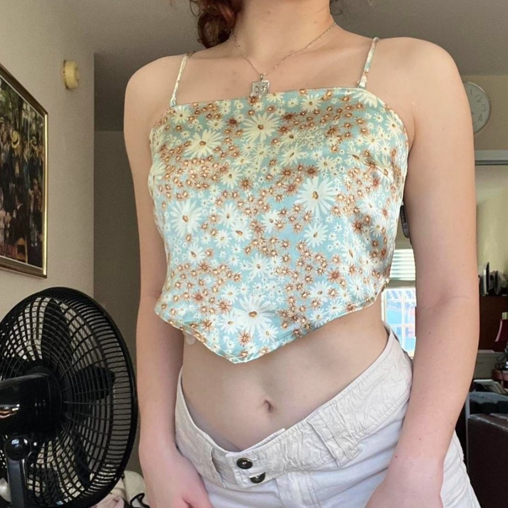 Garage handkerchief top 🌼